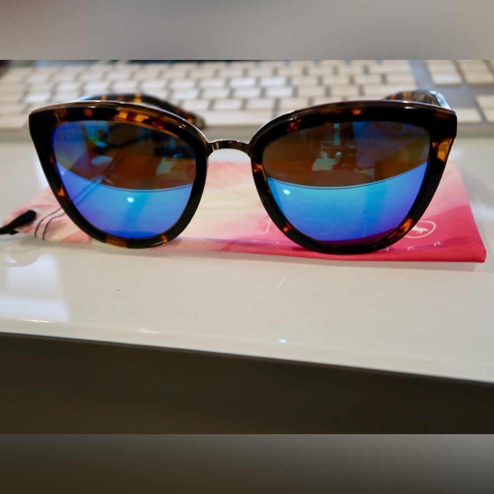 Diff Eyewear Tortoise Shell Sunglasses with Blue Lenses